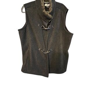 Telluride Clothing Co. 1X Gray fleece vest with faux fur collar & toggle closure